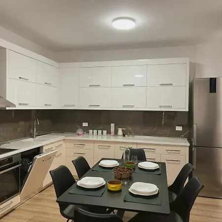 Up In * ティラナ