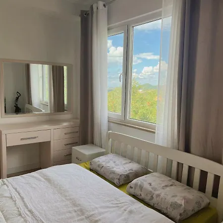 公寓 Up In 地拉那